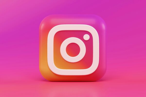 Instagram: Exploring Content and ConnectingCommunities
